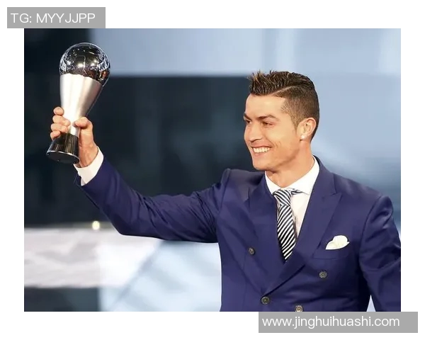 足球巨星C罗再度荣膺足球先生称号展现卓越球技与不屈精神