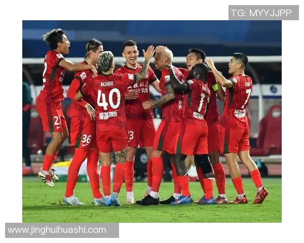 上海足球队的崛起与发展探秘展现城市体育力量的无限可能 上海足球队的崛起与发展探秘展现城市体育力量的无限可能